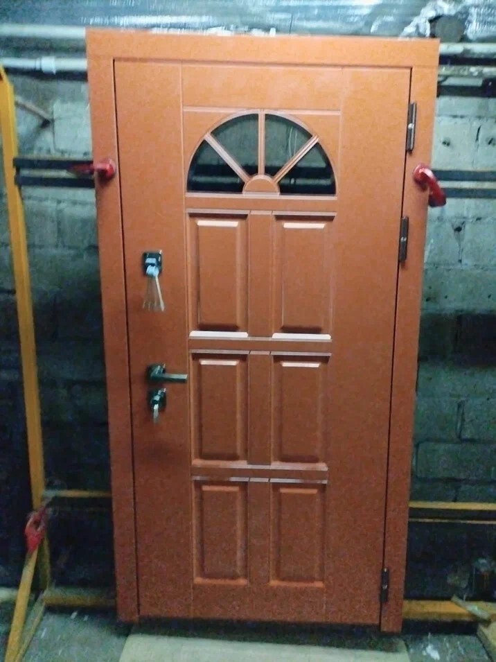 Входная заказная дверь3